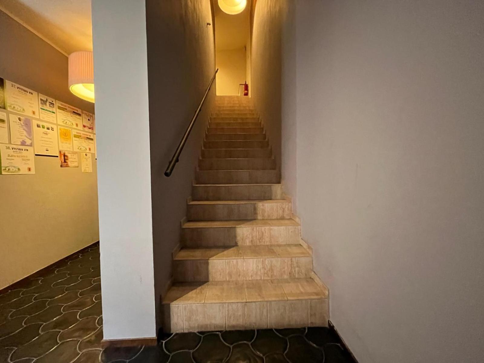 Nevinne Apartmany Колин Экстерьер фото
